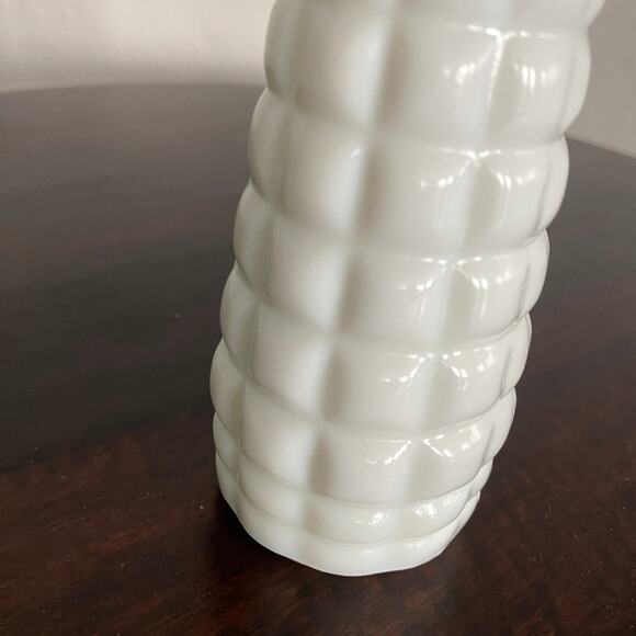Milk glass bud vase square quilted pattern 8 3/4” vintage EO Brody - Picture 3 of 7